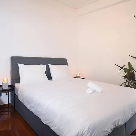 Botanical Haven 2bd Downtown Apartment