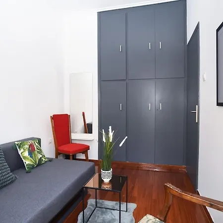 Botanical Haven 2bd Downtown Apartment